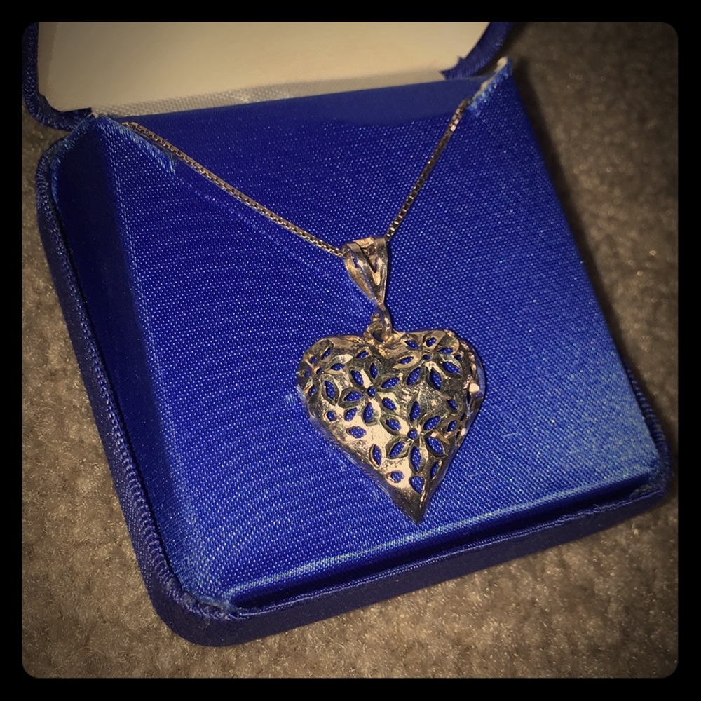 Vintage sterling silver heart necklace